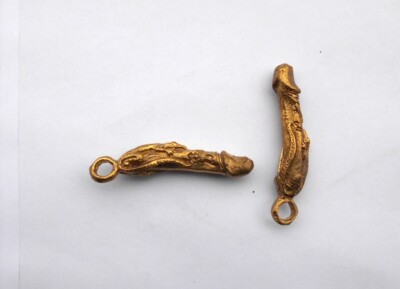 Figur Anhänger pendant Messing brass GECKO Phallus 5,5x0,8 cm