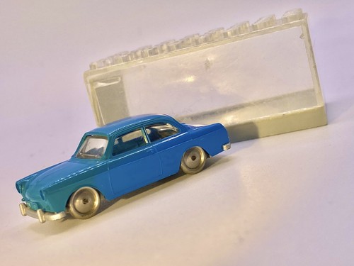 Legoš„Vintage 1961 Volkswagen VW 1500 Type 3 Notchback & Garageš„1:87 HO Scale - Picture 5 of 19
