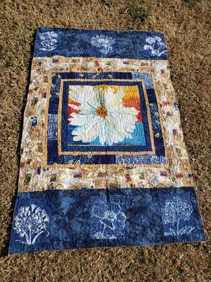 Newly Made Lap Quilt Nostalgic Photos Fabric Beautiful Flower Center Panel 44x66
