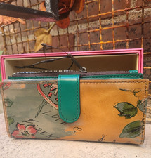 Patricia Nash Nazari Bifold Wallet Box Beautiful Girl NWT