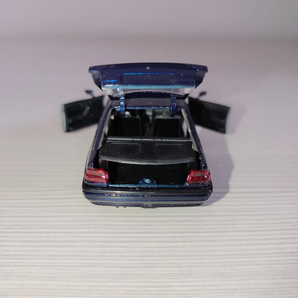 SHABAK 1/43 Ford Escort berlina Vintage Perfect condition Die Cast 4 Aperture - Immagine 4 di 4