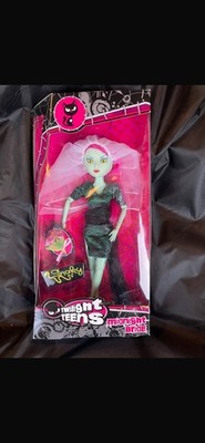seltene Vintage Simba Twilight Teens Midnight Bride Snaky Braut Puppe OVP 
