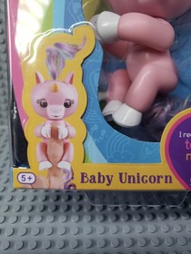 New -Gemma Light Up Unicorn Fingerlings WooWee Friendly Interactive Toy - K1