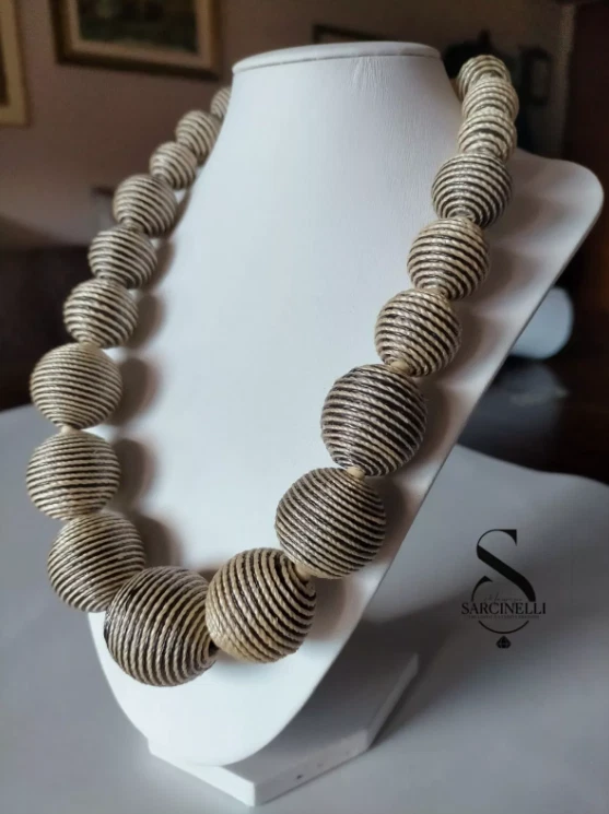 W WEILIRIAN Collana Multistrato In Velluto Nero Con Perle Dorate E Dettagli In Pelle Scamosciata. Gioiello Corto A Girocollo, Regolabile (lunghezza 35,6 Cm). Perfetto Per San Valentino, Matrimoni O Per Un Look Bohémien Di Tutti I Giorni. Regalo Elegante Per Donne E Ragazze. - 4