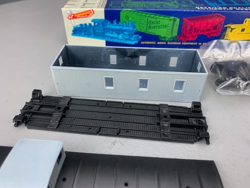 HO Roundhouse 3440 Old Timer 3 Window Caboose Gray Undec Kit NIB! HO4748 - Picture 3 of 6
