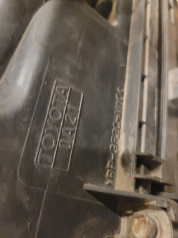 Conjunto de filtro de aire usado se adapta a: Toyota Sienna 2005 3,3 L 3MZFE Foto 4 de 4