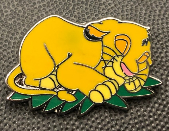 Disney pin 155908 the Lion King Simba Sweet Dreams cub sleeping SIGNS OF WEAR