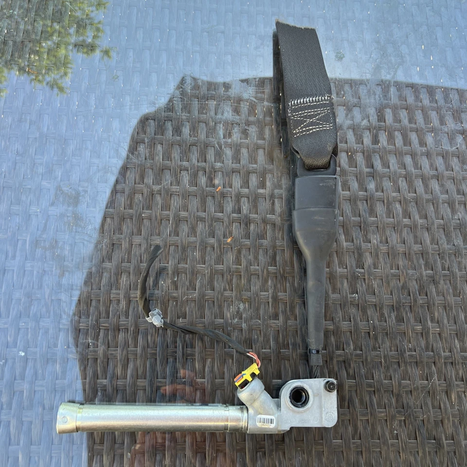 Tensor de cinturón de seguridad delantero derecho para pasajero Cadillac SRX 2010-2017 6168741 Foto 4 de 4