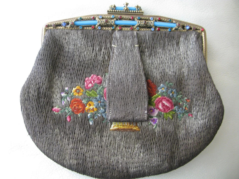 Bolsa de mão antiga dourada com moldura de joia francesa metálica e seda floral Petit Point - Imagem 3 de 4