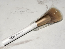 Glowish by Huda Beauty Face Airbrush Finish Brush New  (#m1