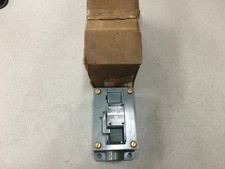 NEW IN BOX ALLEN-BRADLEY HEAVY DUTY PUSH BUTTON STATION 800H-1HX7 SERIES M