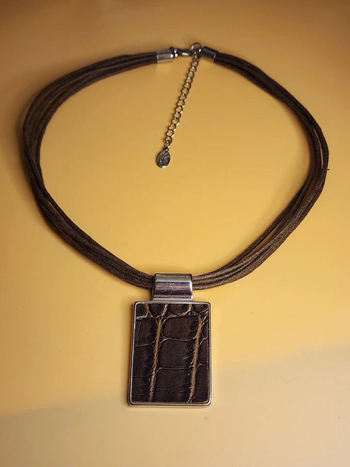 Collar babero de colección COOKIE LEE colgante de cuero con cordón multihilo ¡ENVÍO GRATUITO DE $! Foto 4 de 4