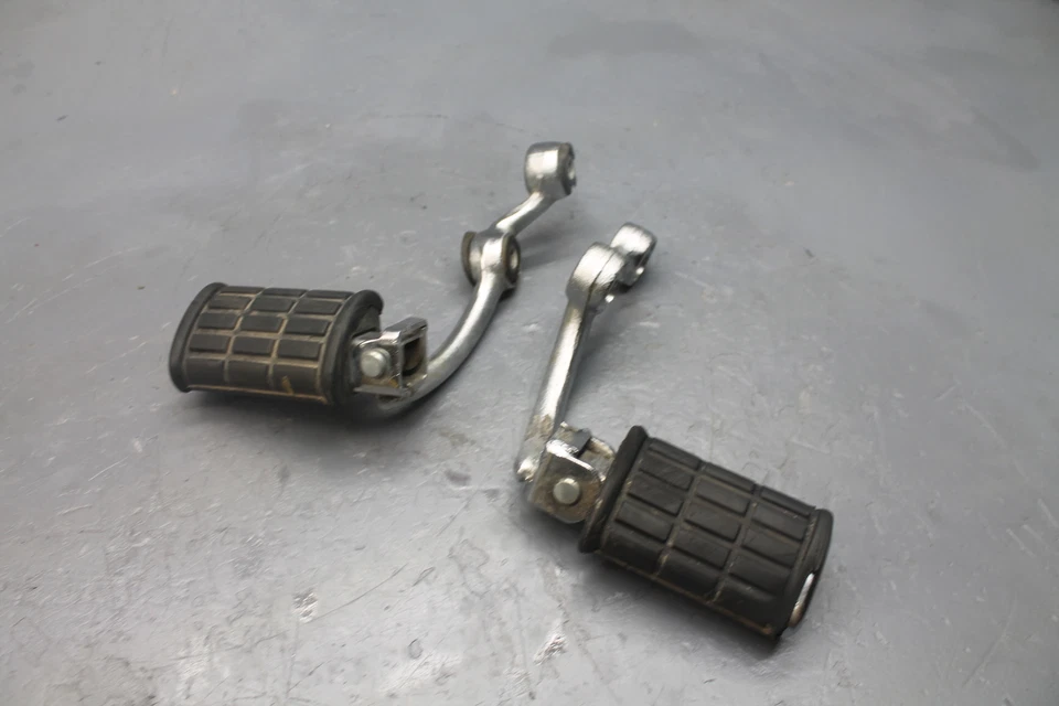 Yamaha Virago 920 1983 reposapiés delanteros juego de clavijas peldaños par Foto 2 de 4