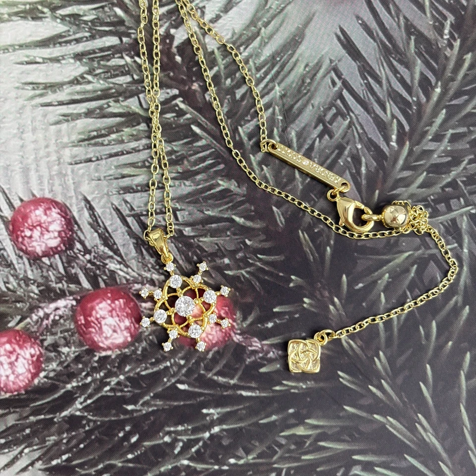 Collar colgante corto dorado cristal nieve Kendra Scott en circonita cúbica blanca Foto 4 de 4