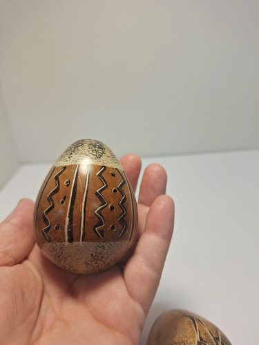 Set di 4 uova vintage in pietra ollare intagliate a mano Kenya Africa. - Foto 3 di 9