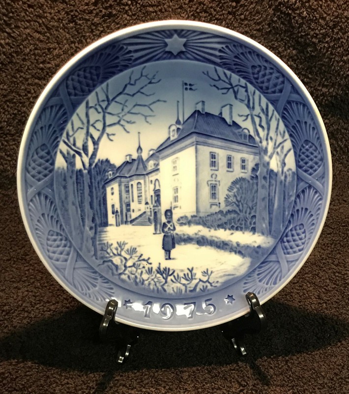 Vintage MARSELISBORG SLOT The Queen's Christmas Residence ROYAL COPENHAGEN Plate