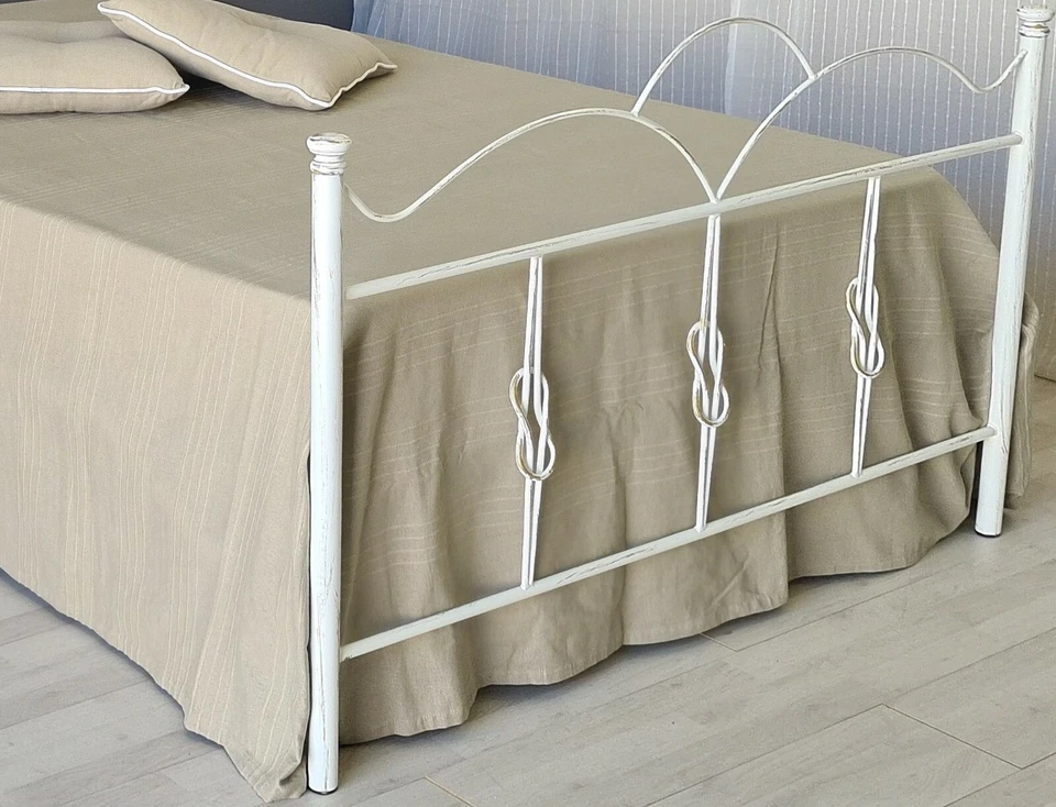 Letto una piazza e mezza in ferro battuto Fiocco bianco decorato oro - Immagine 2 di 4