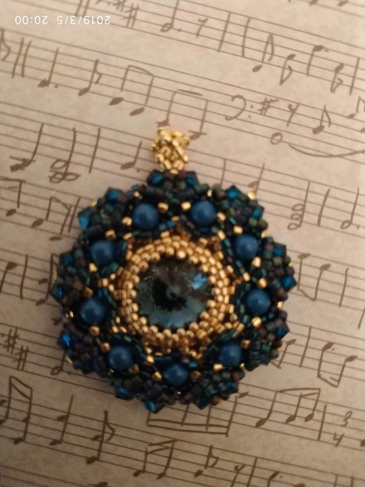 Neue handgefertigte Ohrringe und Anhänger aus Perlen, Kristalle  Swarovski. - Bild 4 von 4