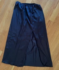 Vintage Wondermaid 100% Nylon 31" length 1/2 slip, sz M, front slit, lace hem