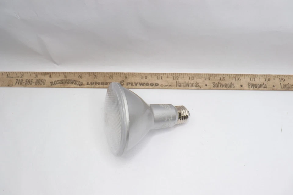 Feit Electric LED Bulb 60-Deg Beam Angle PAR 30 13W 1000 Lumen - Image 3 of 3