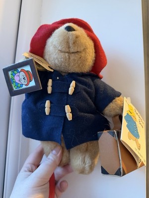 Entzückender Eden Paddington mit Koffer und Porträt von Tante Lucy - neu mit Etikett