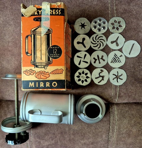 Vintage 1960's Mirro Easy Grip Cooky Cookie Press w/ 13 Discs & Original Box