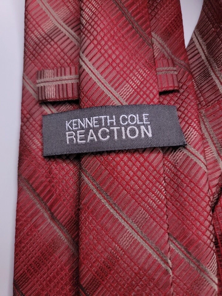 Corbata formal Kenneth Cole Reaction para hombre 57"Lx3,5"W roja/bronceada Foto 3 de 4