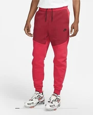 Nike Sportswear Tech Fleece Joggers Berry Pomegranate Mens Large CU4495-643
