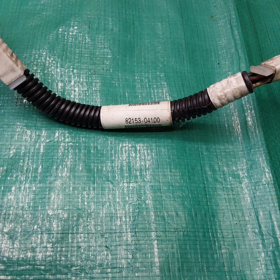 Arnés de cables para puerta trasera derecha Toyota Tacoma 2005-2011 doble cabina OEM 82153-04100 Foto 4 de 4