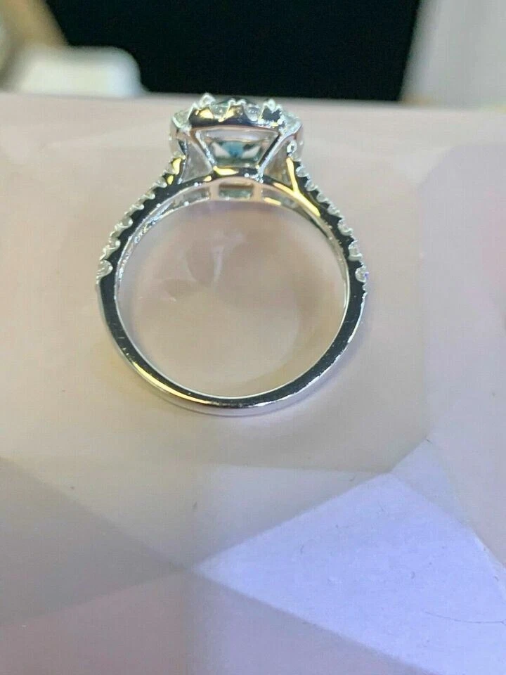 Anel de noivado halo haste dividida topázio azul corte redondo 2 quilates acabamento em ouro branco 14K - Imagem 4 de 4