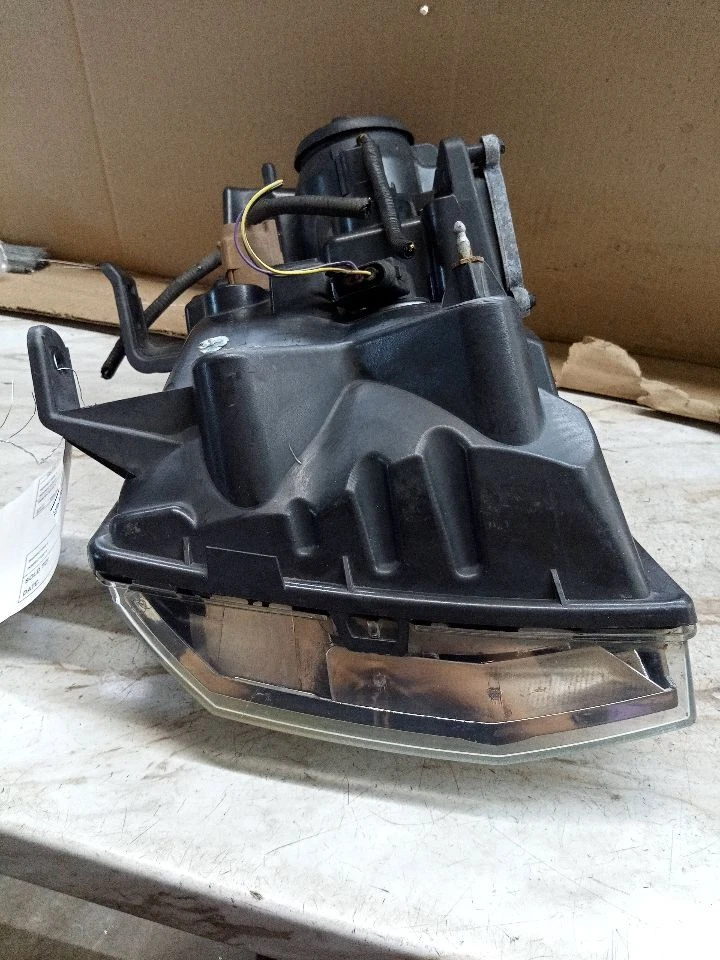 二手右灯总成适合:2008 年林肯领航员氙气 HID 车头灯 R — 第 4/4 张图片