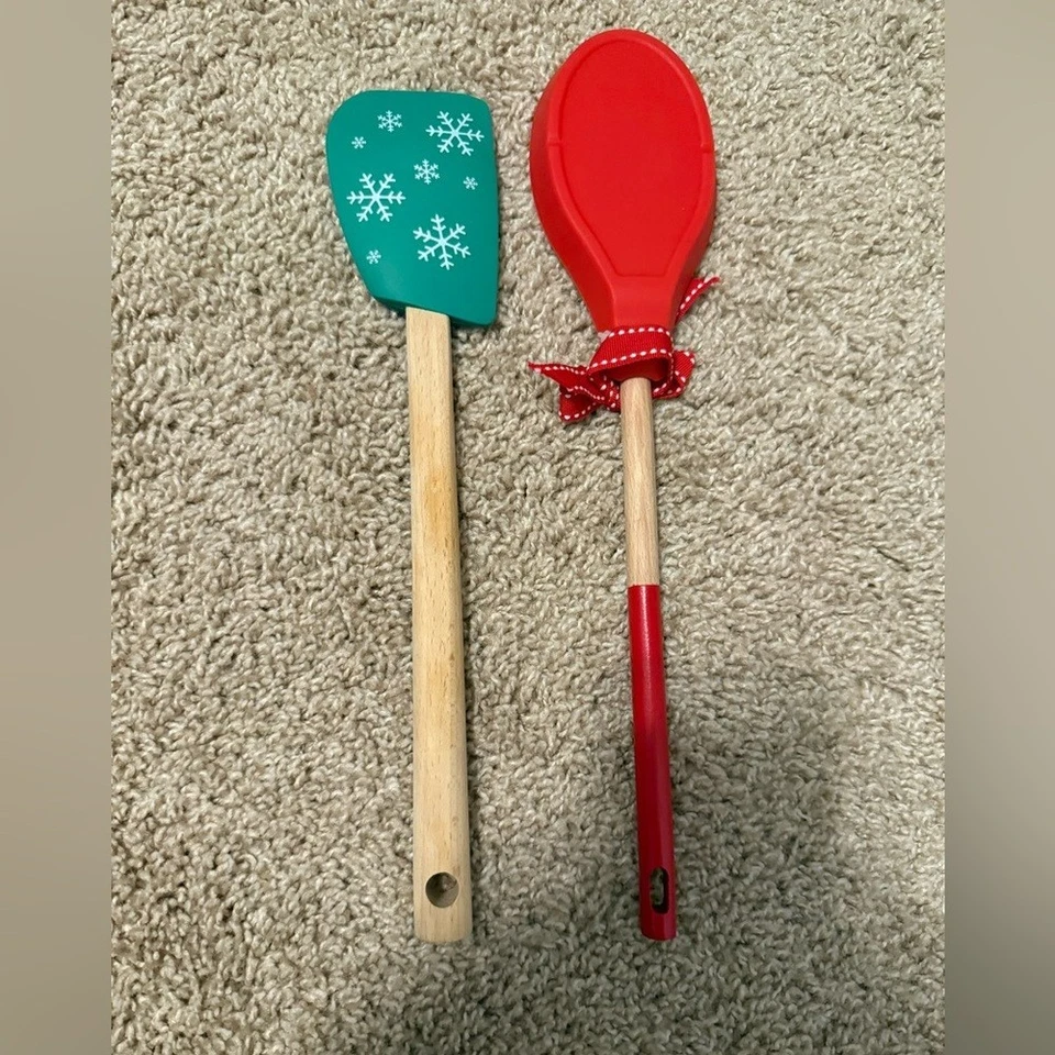 Eddingtons | Christmas Baking Spoon & Silicone Spoon Rest & Spatula - Image 2 of 3
