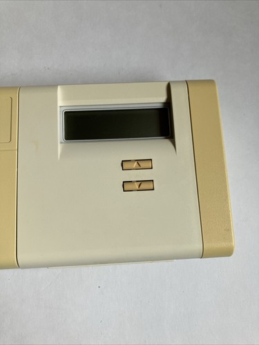 Honeywell 97-5207 REV A Programmable Thermostat - Picture 3 of 13