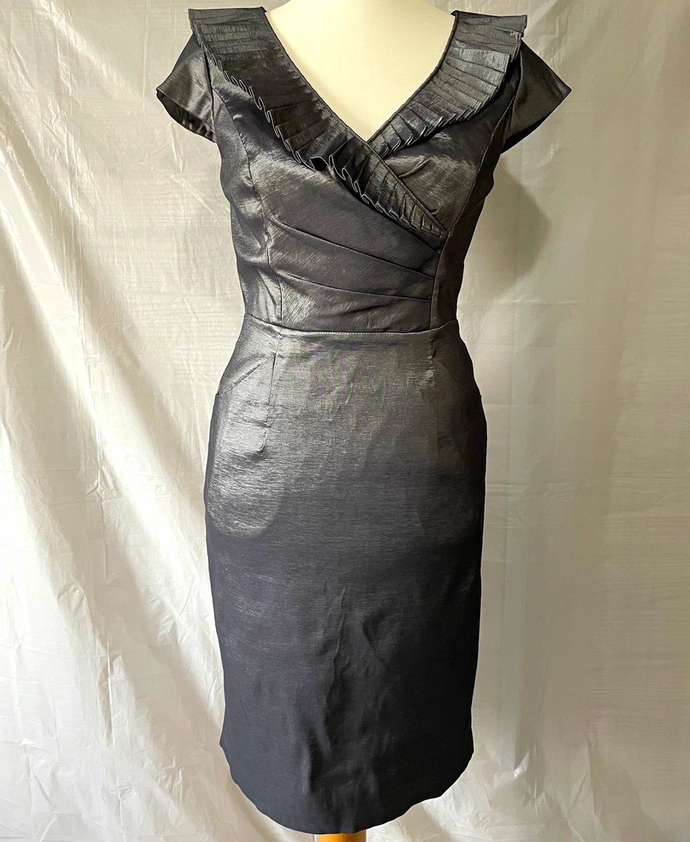 Vestido Vaina Adrianna Papell Gris Satinado Cuello en V Volantes Forrado Rodilla Reino Unido 6-Nuevo