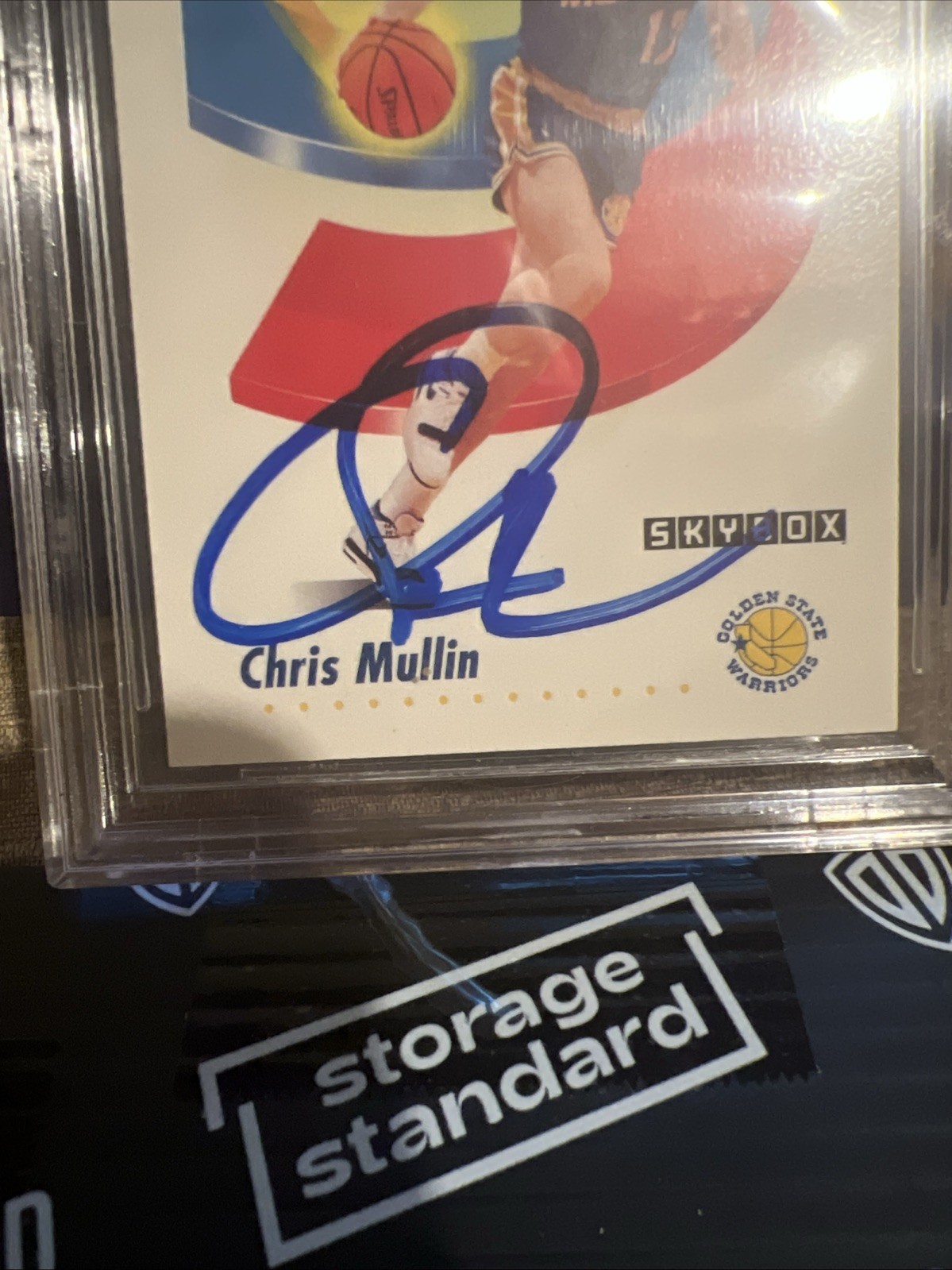 1991-92 Skybox Chris Mullin On Card Auto With Game Used Jersey See Description view 3