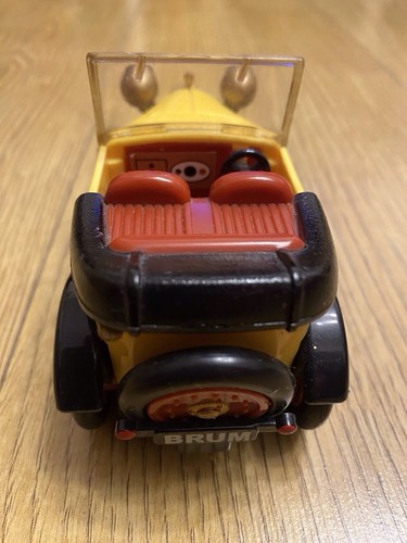 Brum Push Along Wibbly Wobbly Friction Car - Picture 4 of 9
