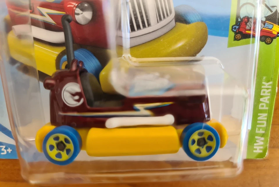 Hot Wheels Bump Around Red Bumper Car 4/5 2018 HW Fun Park Track Stars FKB35 NEW - Image 3 of 4