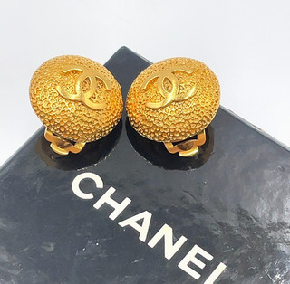Auth Chanel Coco Mark Round GD Earrings 96P engraved 12.4g W/Box BA120622