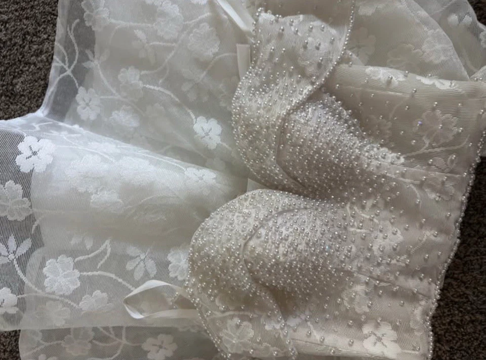 Wedding Gown Mini Dress  XS TO SMALL - VEIL INCLUDED - Image 4 of 4