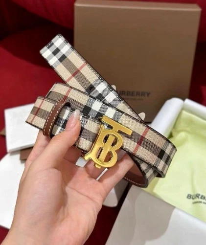 Burberry Women display picture 2