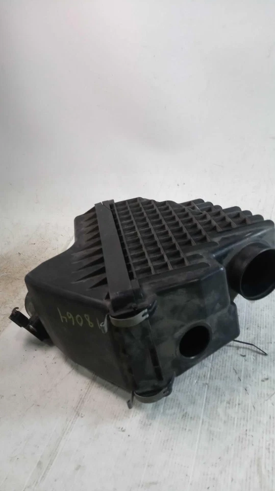 Conjunto de limpador de ar usado serve: 2011 Suzuki Sx4 2.0 grau A - Imagem 2 de 4