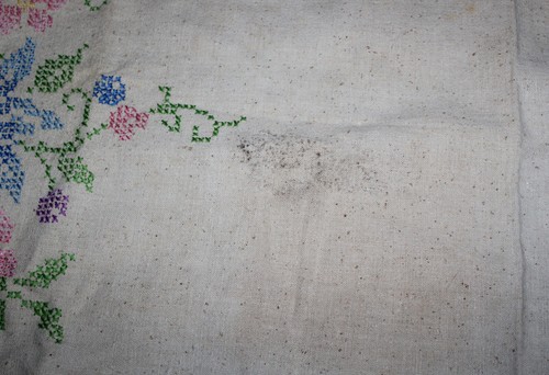 Vintage Hand Embroidered Cross Stitch Flower Basket Table Runner Crocheted CT6 - Picture 3 of 9