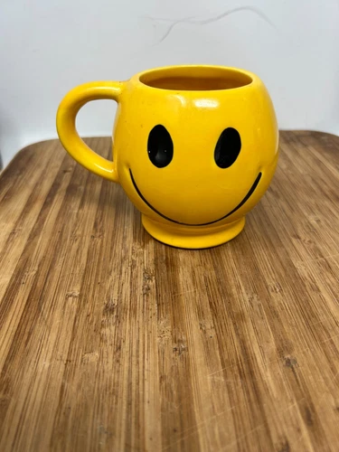 Vintage MCM Retro McCoy Pottery USA Yellow Ceramic Smiley Face Coffee Mug 12 oz