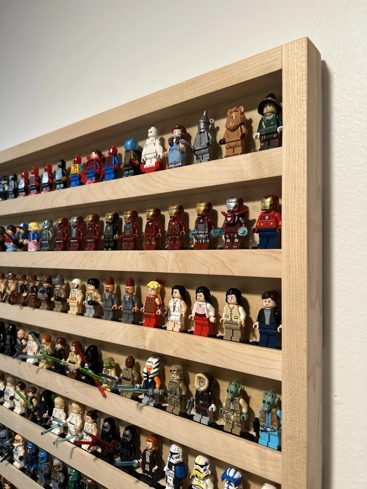 Expositor de minifiguras Lego de madera dura personalizado Foto 3 de 4