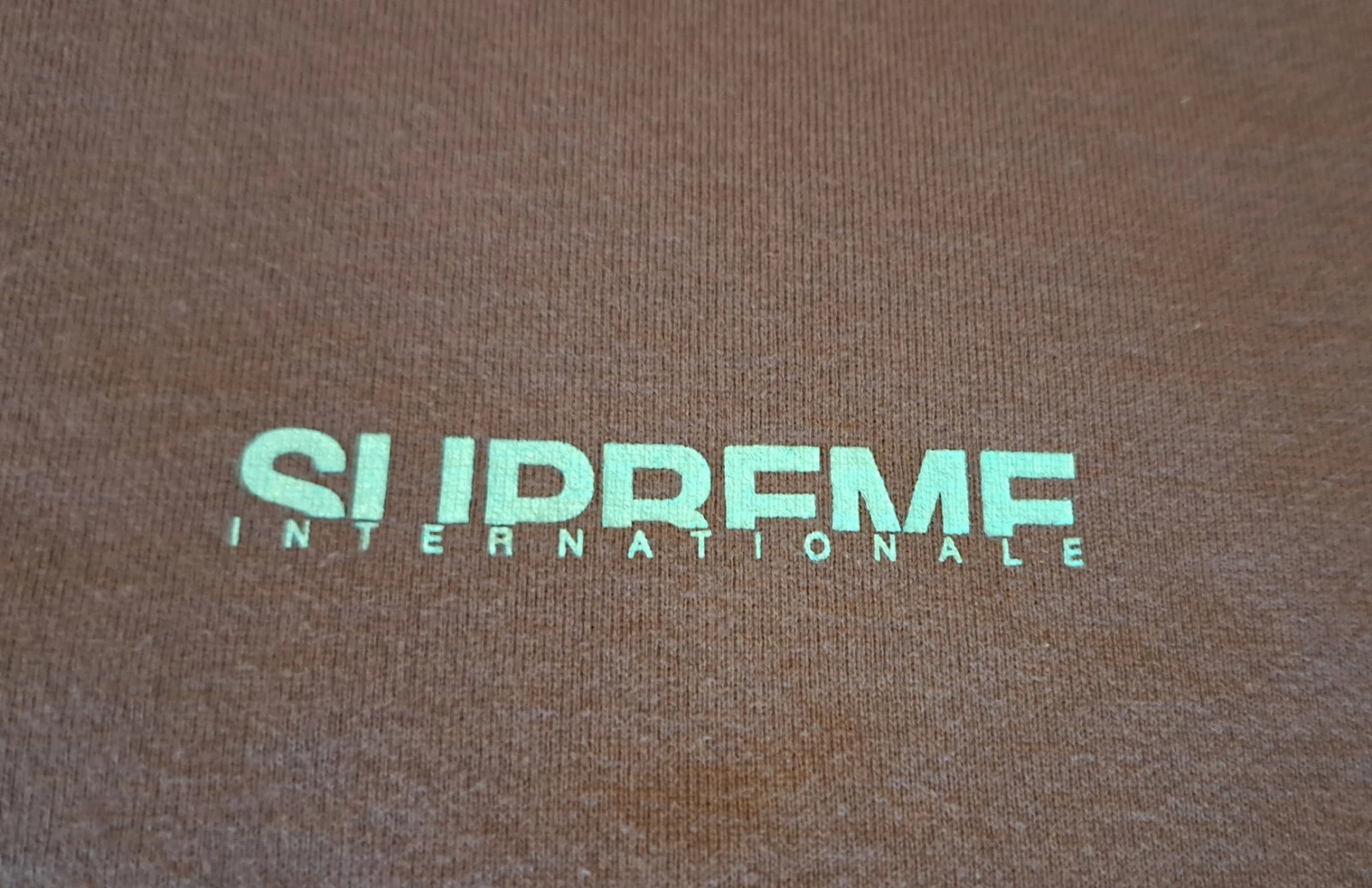 T shirt violet poussiéreux Supreme Internationale Med légèrement utilisé rare