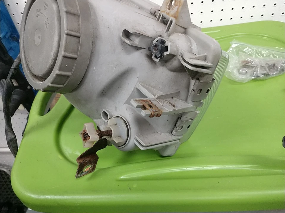 Conjunto de faros Hella Saab 900 derecho código E usados OEM para 1987 a 1994 Foto 3 de 4