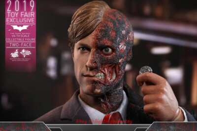 HotToys HT MMS546 Batman the Dark Knight Two-Face Harvey Dent 1/6