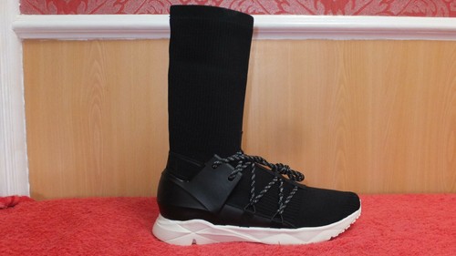 reebok sock runner caged