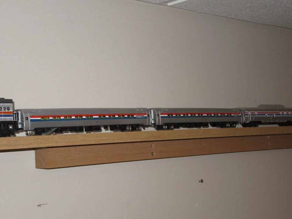 Juego de 7 piezas tren AMTRAK - 2 motores Nº 229, 4 vagones de pasajeros, 1 comedor Foto 3 de 4