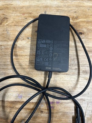 Microsoft Surface Pro Ladegerät 65W Model 1706, Ref M1123226-002